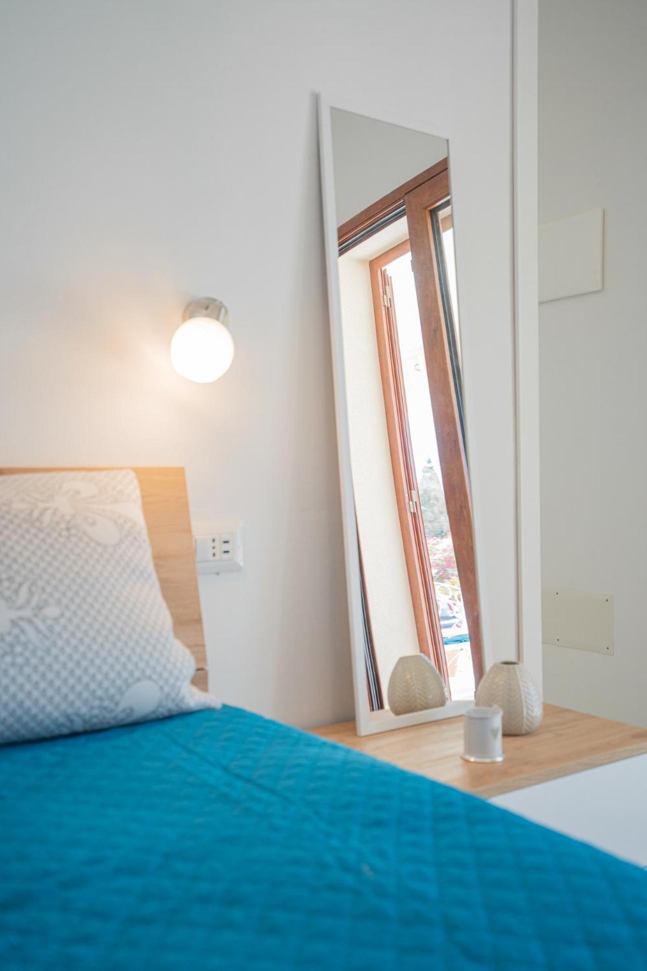 Ambra Holiday Rooms - Rooms & Beach Сан-Теодоро Экстерьер фото