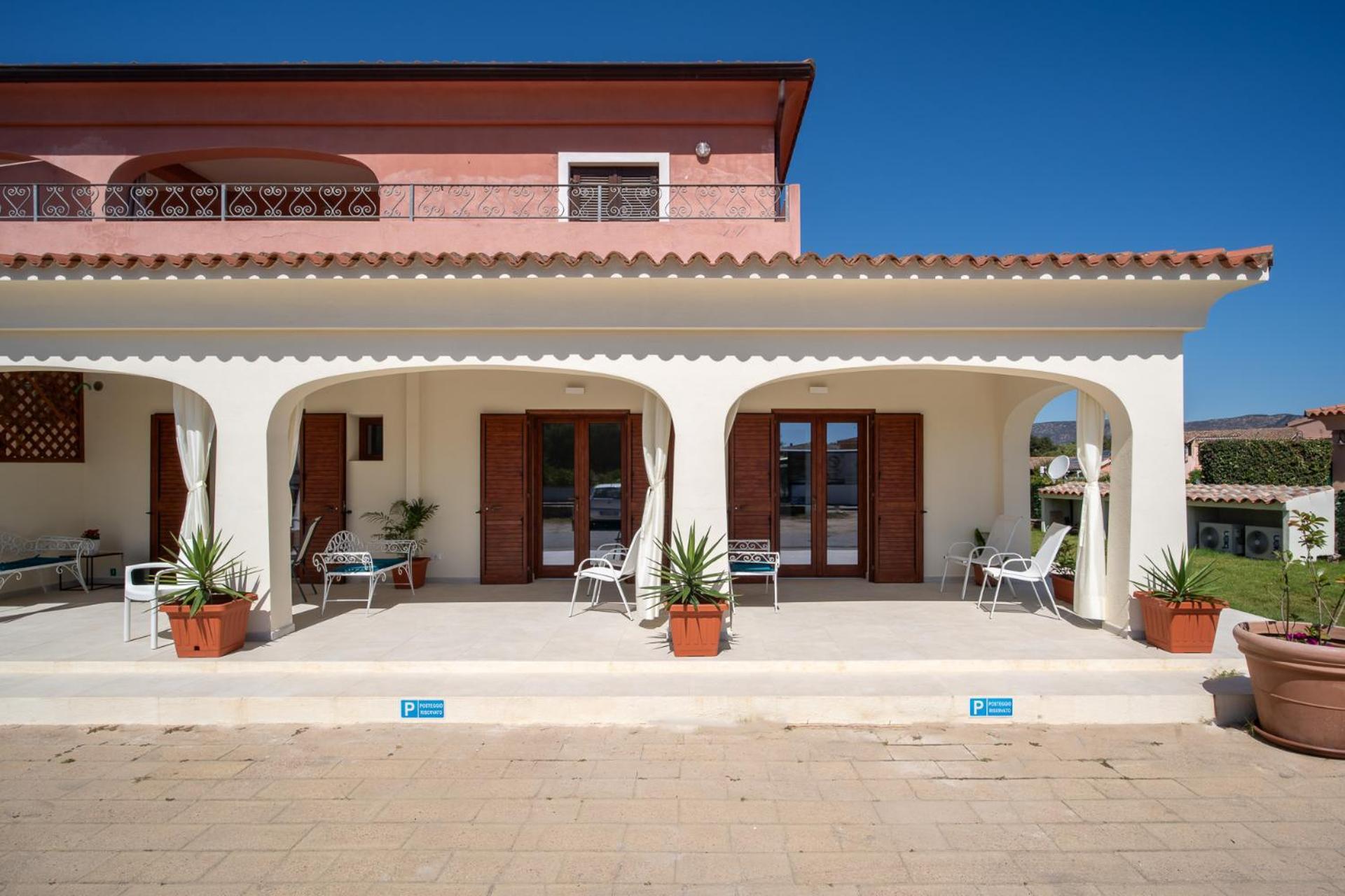 Ambra Holiday Rooms - Rooms & Beach Сан-Теодоро Экстерьер фото